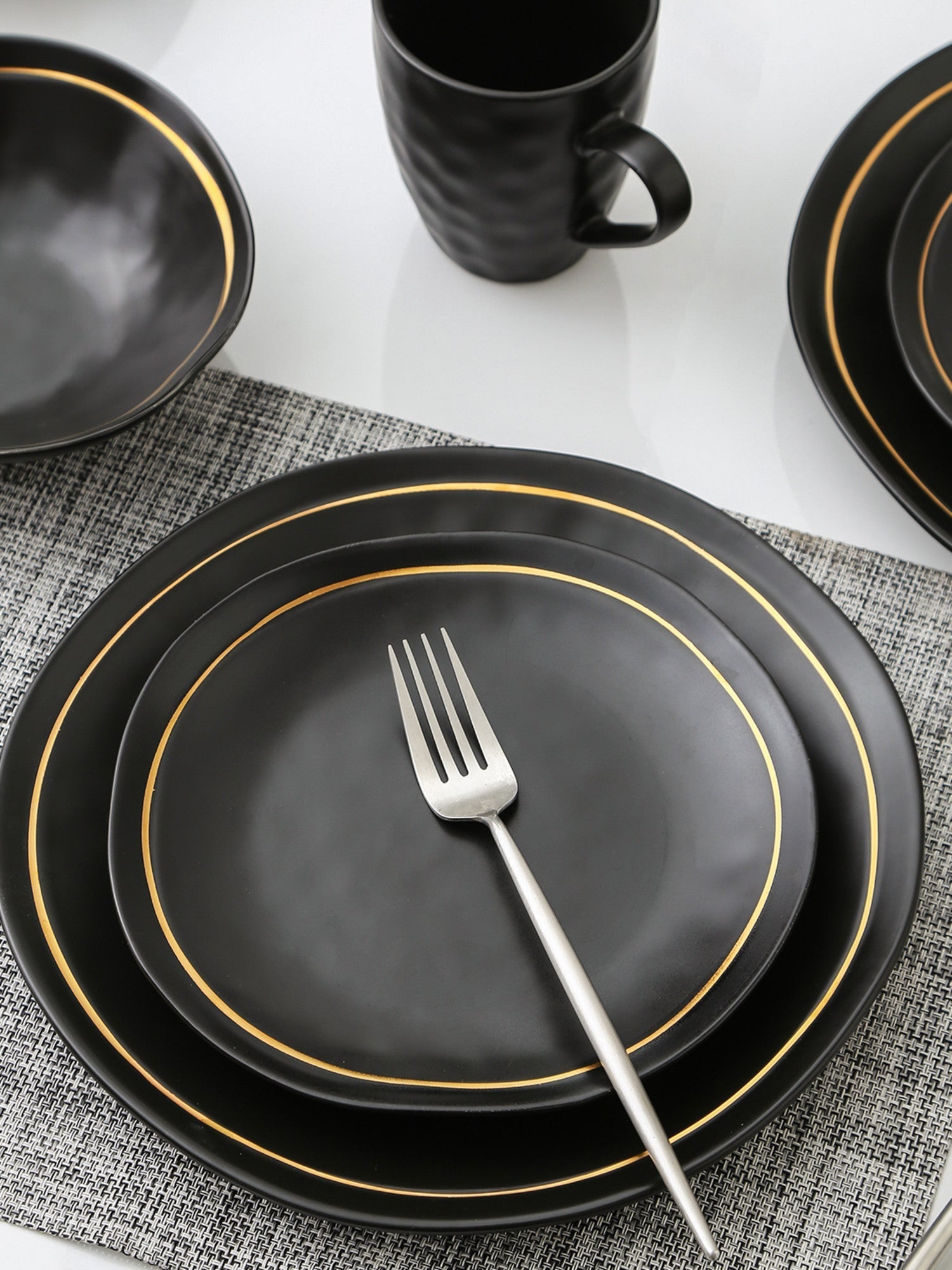  Stone + Lain Clara 16-Piece Dinnerware Set Porcelain - Black - Bonton