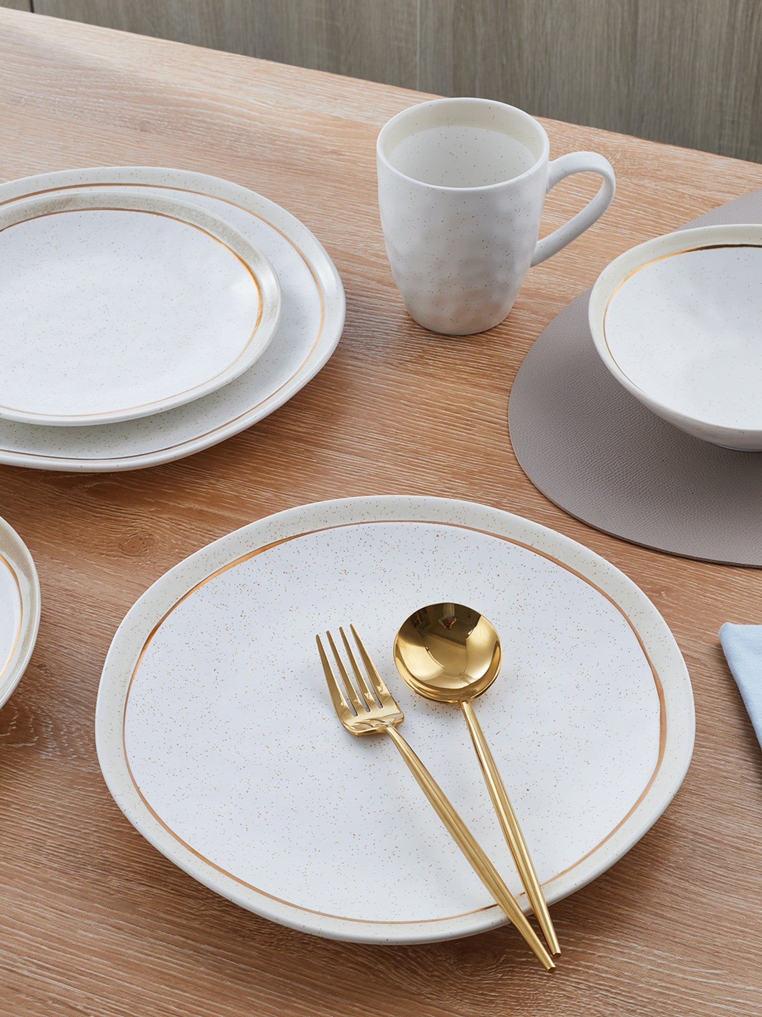  Stone + Lain Clara 16-Piece Dinnerware Set Porcelain - White - Bonton