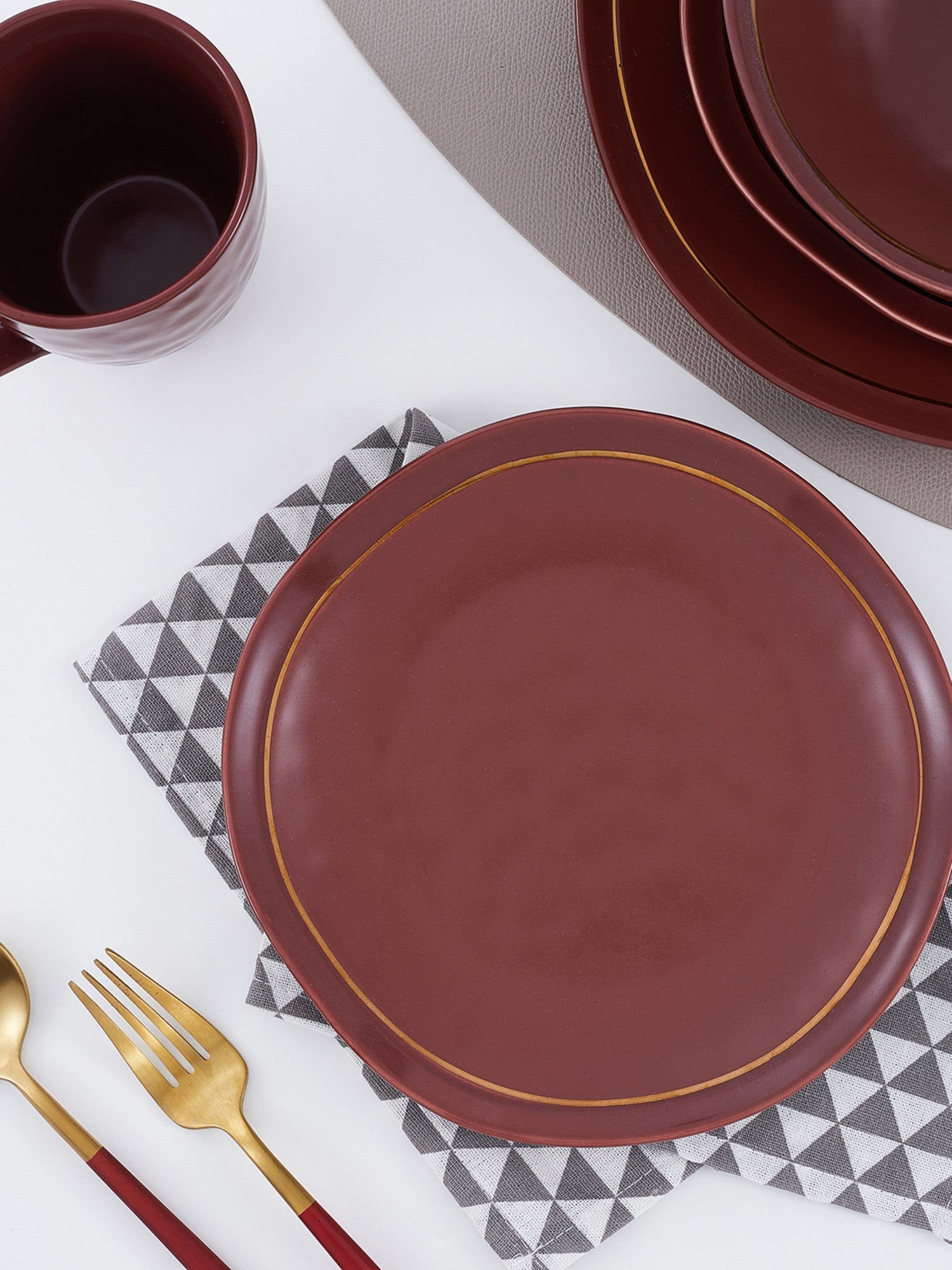  Stone + Lain Clara 32-Piece Dinnerware Set Porcelain - Burgundy - Bonton