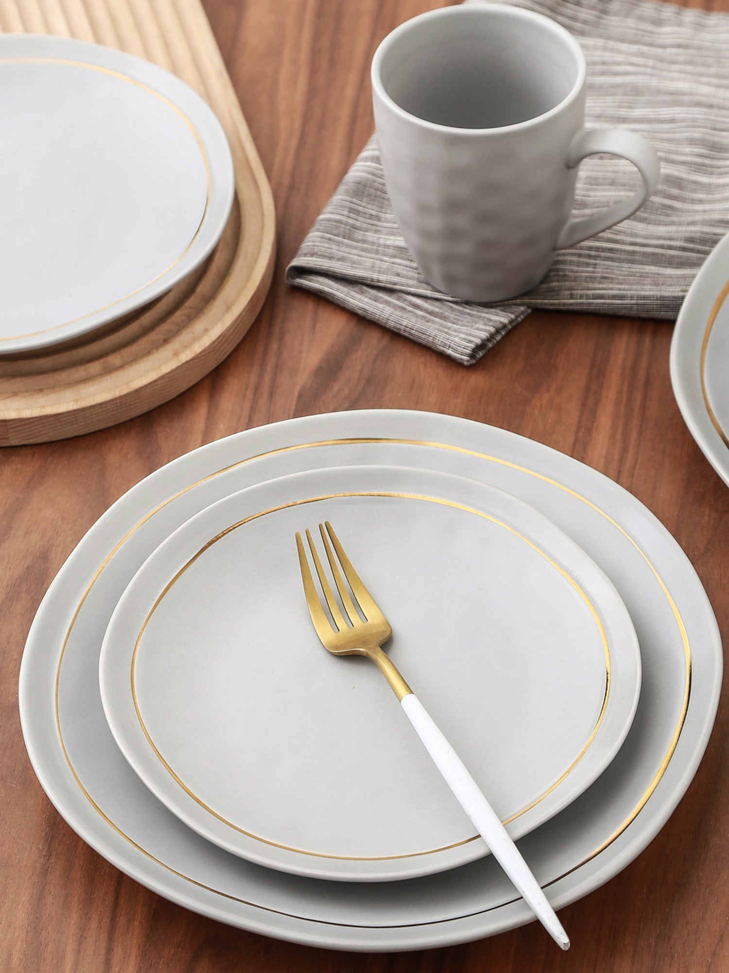  Stone + Lain Clara 16-Piece Dinnerware Set Porcelain - Gray - Bonton