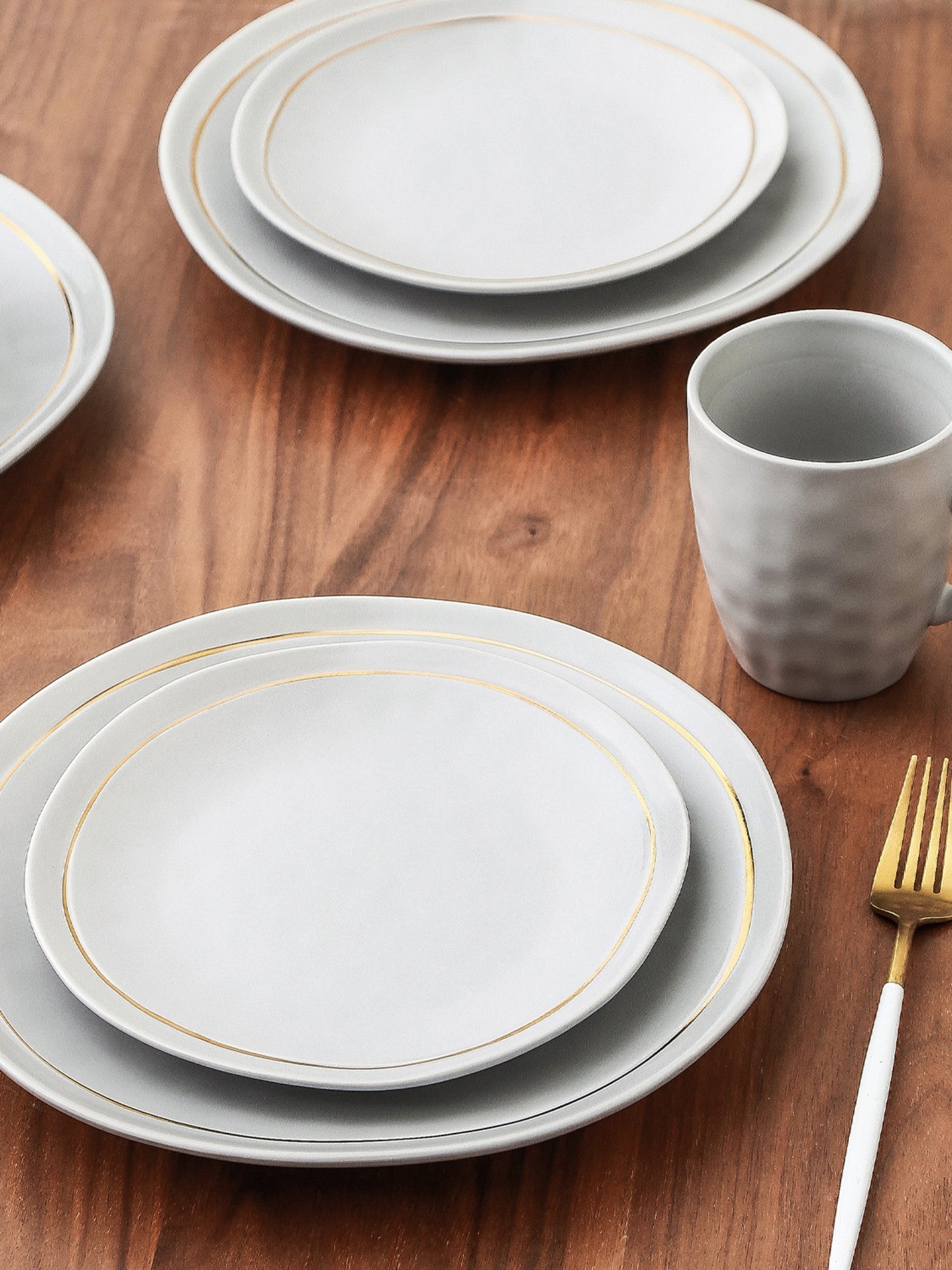  Stone + Lain Clara 16-Piece Dinnerware Set Porcelain - Gray - Bonton