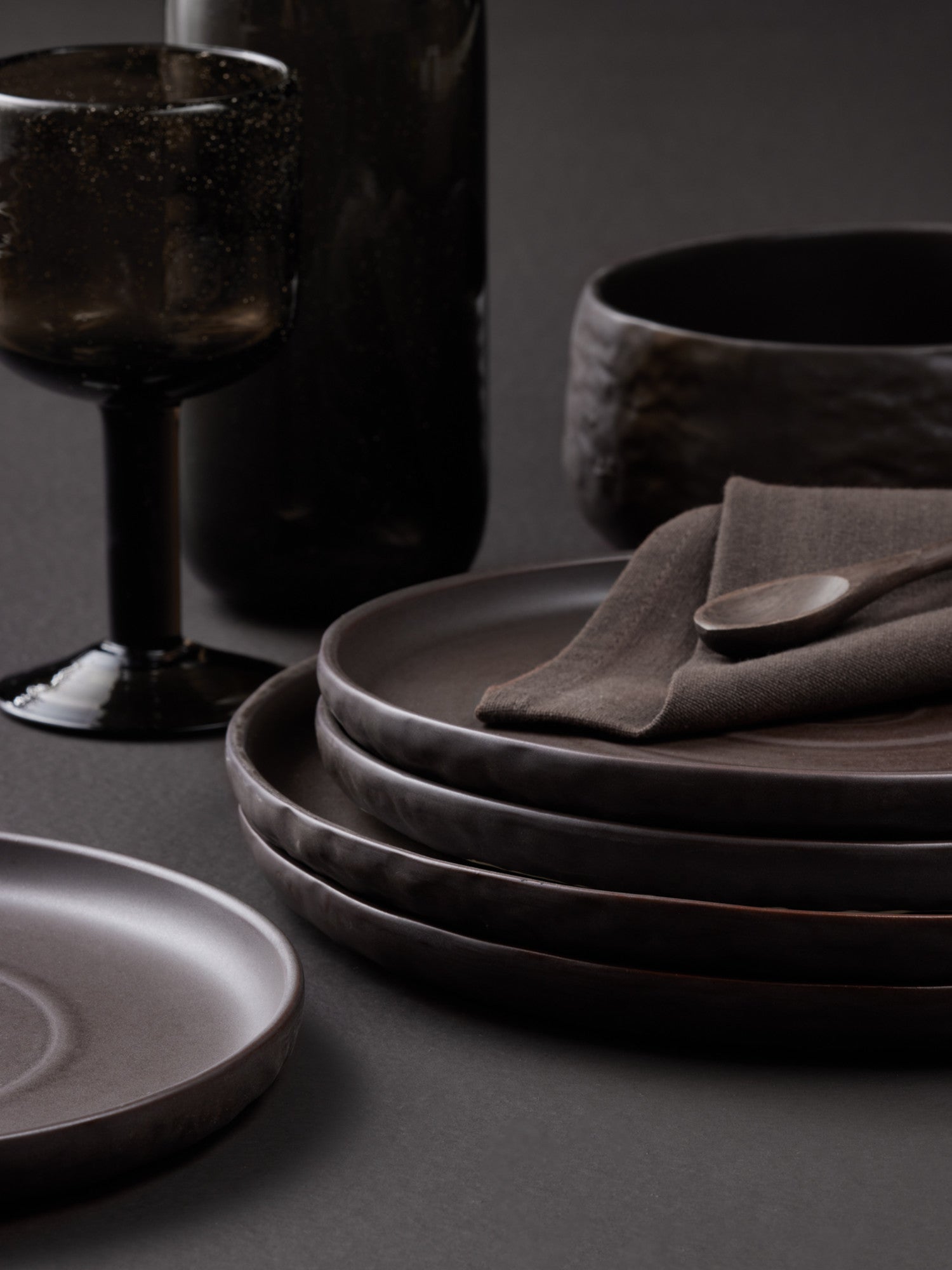  Stone + Lain Shosai 16-Piece Dinnerware Set Stoneware - Black - Bonton