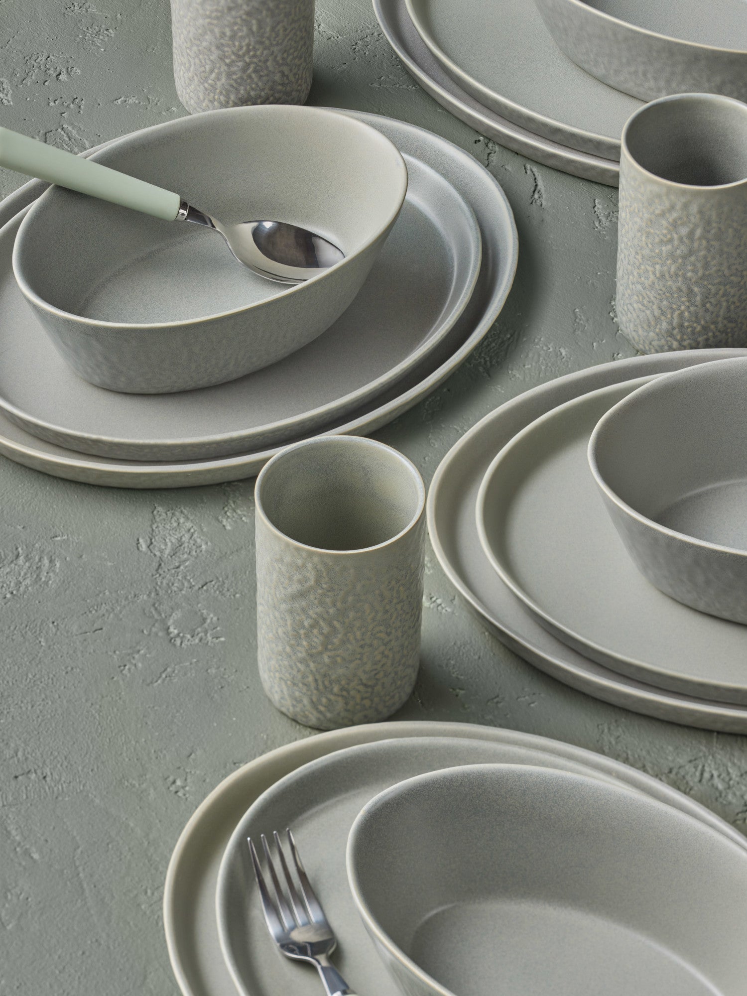  Stone + Lain Katachi 16-Piece Dinnerware Set Stoneware - Grey - Bonton