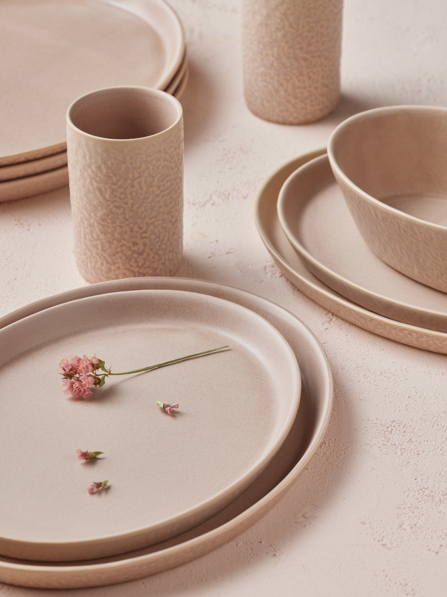  Stone + Lain Katachi 16-Piece Dinnerware Set Stoneware - Nude - Bonton