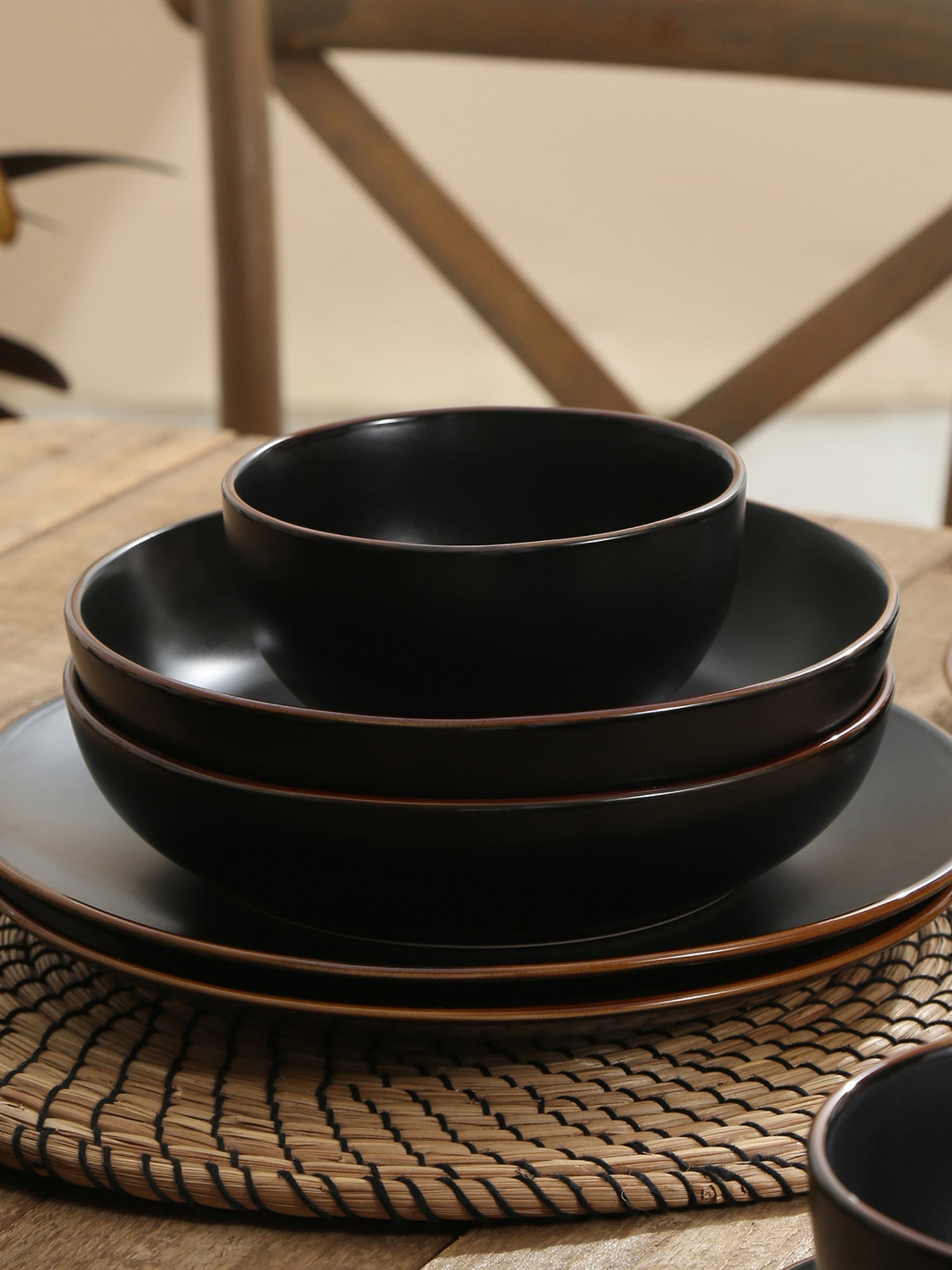  Stone + Lain Brasa 16-Piece Dinnerware Set Stoneware - Black - Bonton