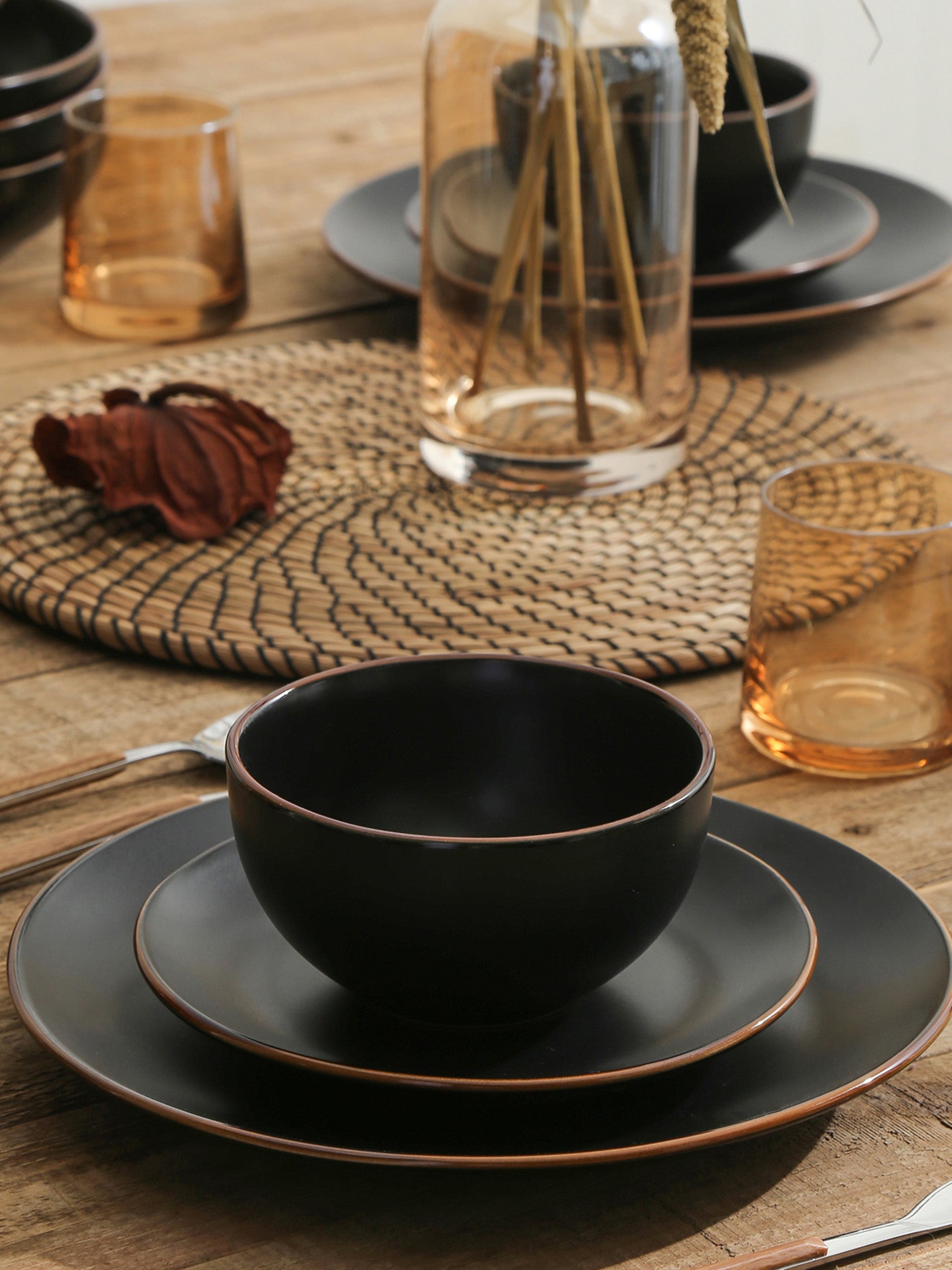  Stone + Lain Brasa 16-Piece Dinnerware Set Stoneware - Black - Bonton