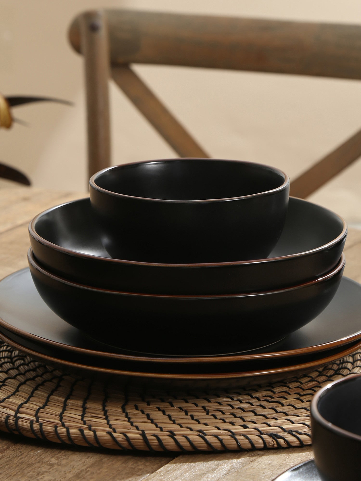  Stone + Lain Brasa 16-Piece Dinnerware Set Stoneware - Black - Bonton