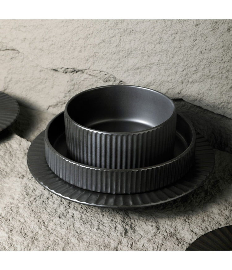 Lusso 16-Piece Dinnerware Set Stoneware Black