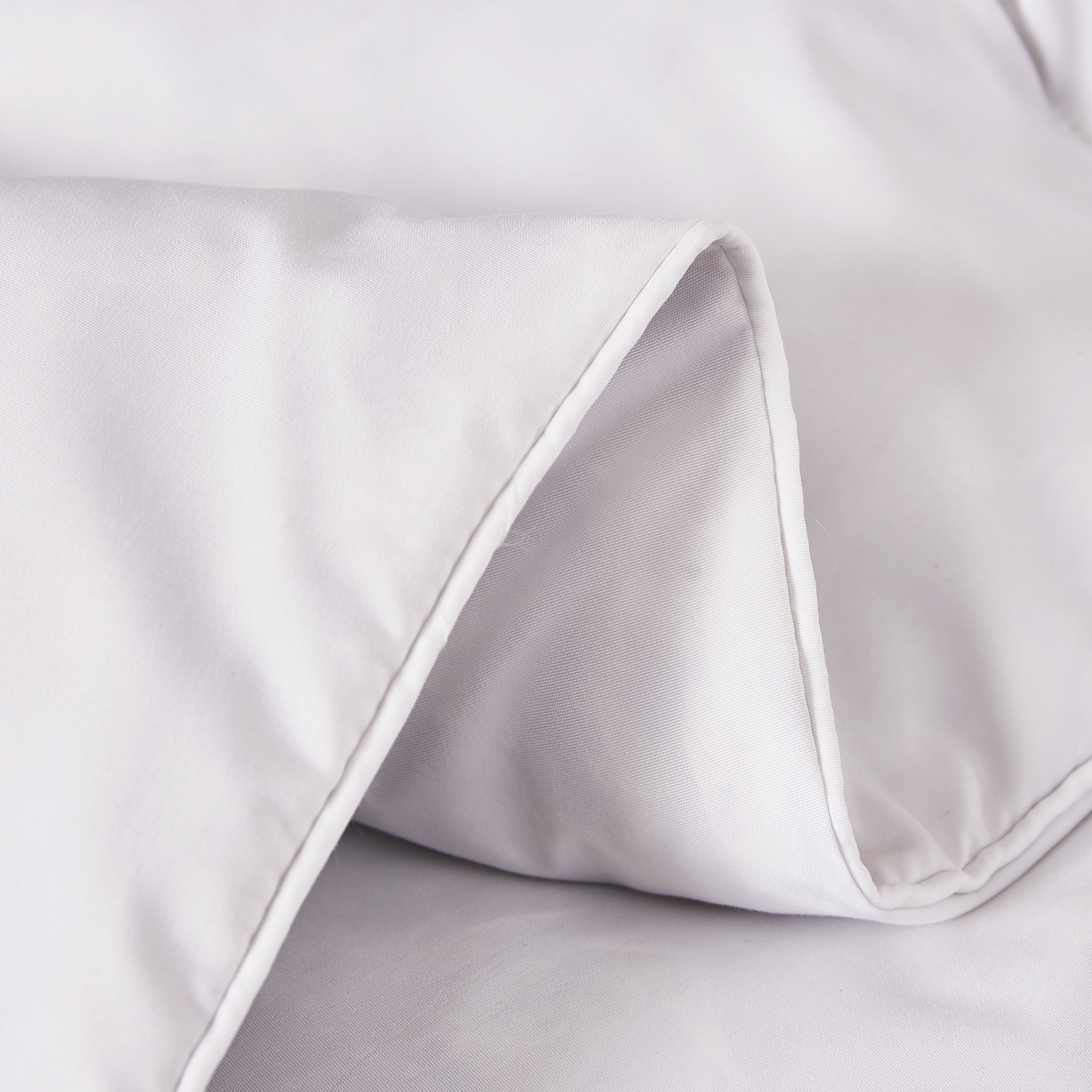  Beautyrest All Season Comforter - White - Bonton