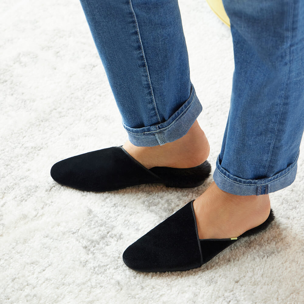  Luvons Devon Luxe Memory Foam Slippers - Black - Bonton