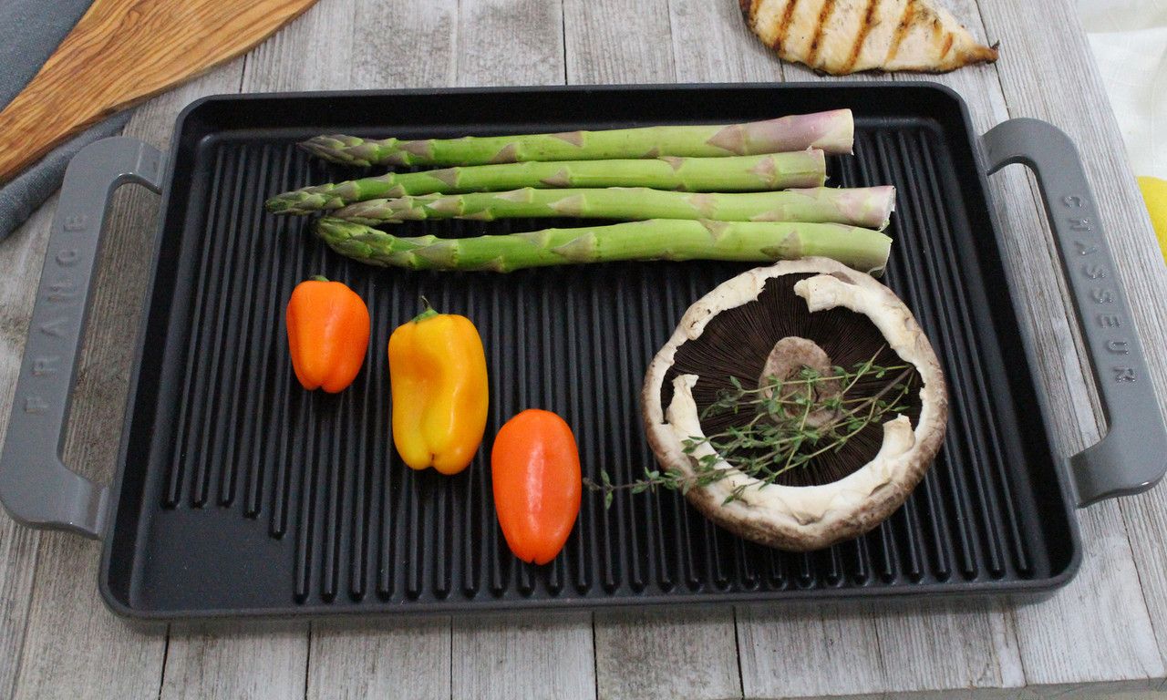  Chasseur French Rectangular Enameled Cast Iron Grill - Caviar Grey - Bonton