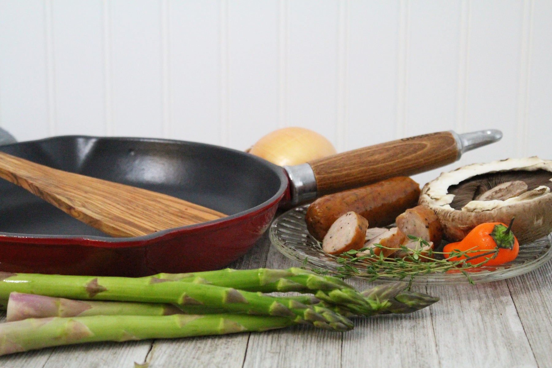  Chasseur French Enameled Cast Iron Fry Pan With Wood Handle and Spouts, 10-Inch, Red - Default Title - Bonton