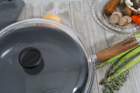 French Enameled Cast Iron Fry Pan With Wood Handle and Glass Lid, 11-Inch, Red