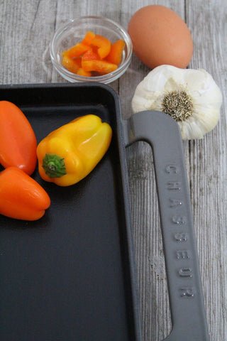 French Rectangular Enameled Cast Iron Griddle, 14-Inch, Caviar Grey