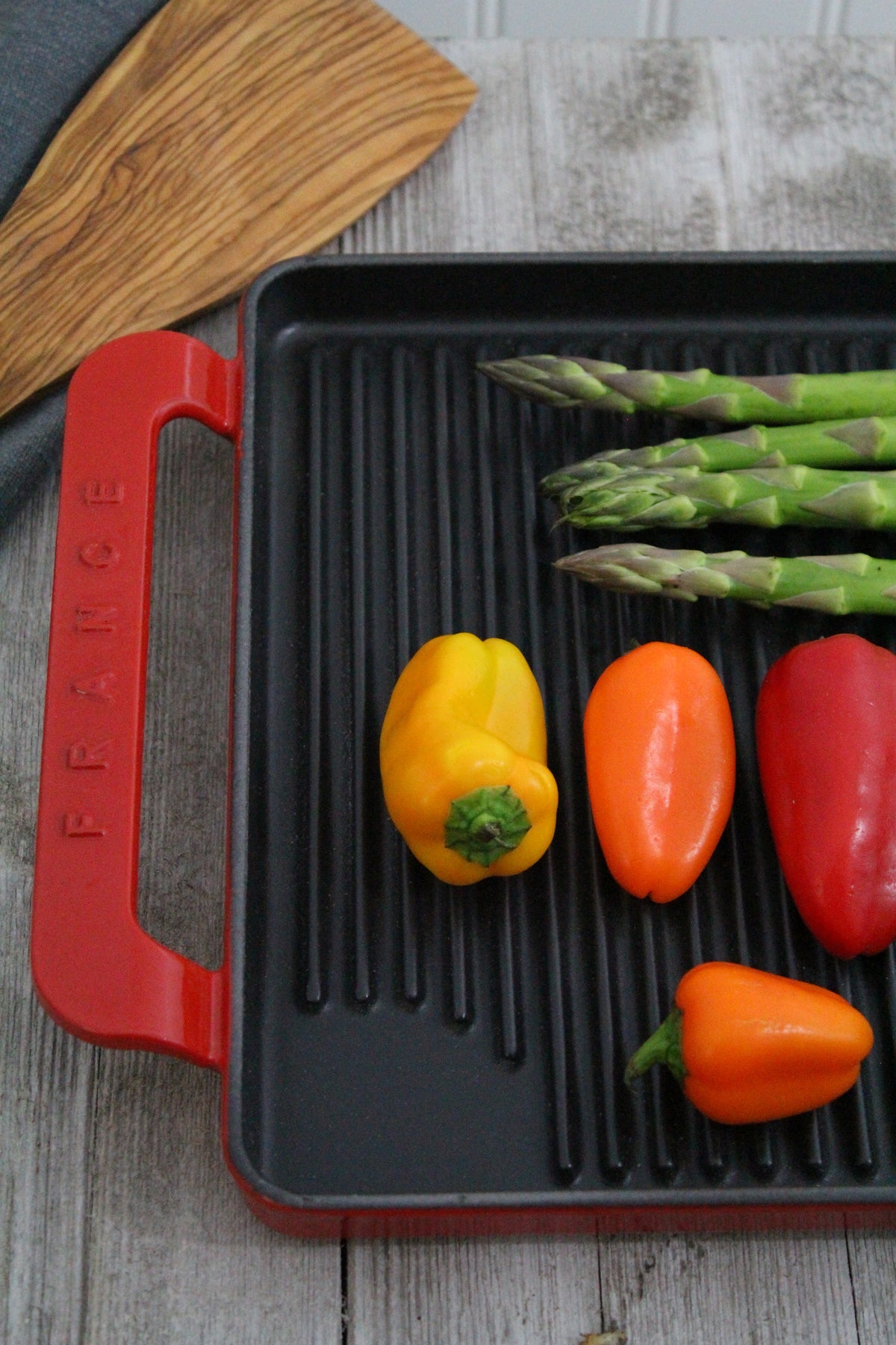  Chasseur Flame Rectangular Enameled Cast Iron Grill Pan With Handles Red or Grey (CI_3360), 14-Inch - Flame Red - Bonton