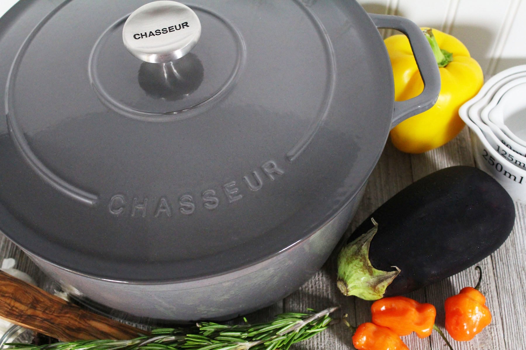  Chasseur French Enameled Cast Iron Round Dutch Oven, 6.25-Quart, Caviar Grey - Default Title - Bonton