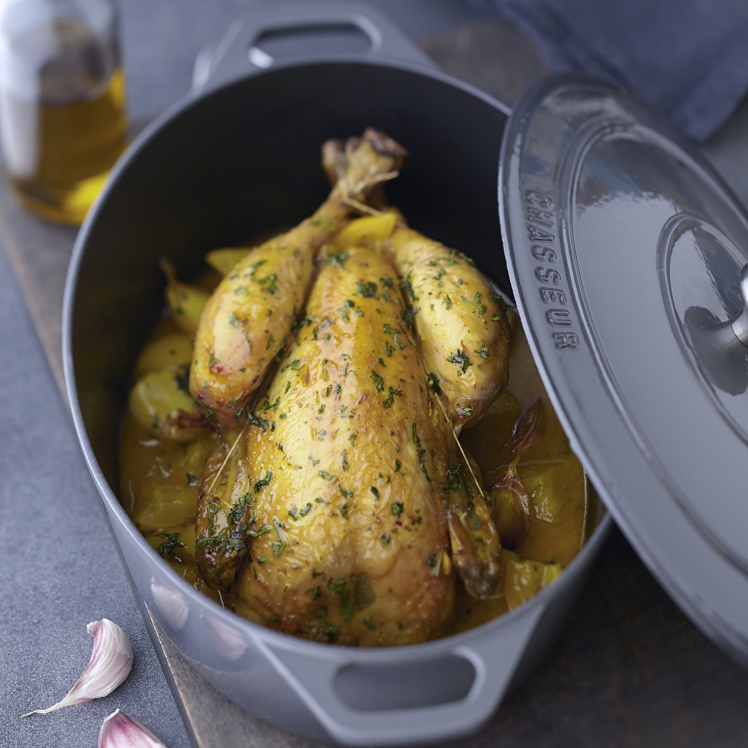  Chasseur French Enameled Cast Iron Oval Dutch Oven, 6-Quart, Caviar Grey - Default Title - Bonton