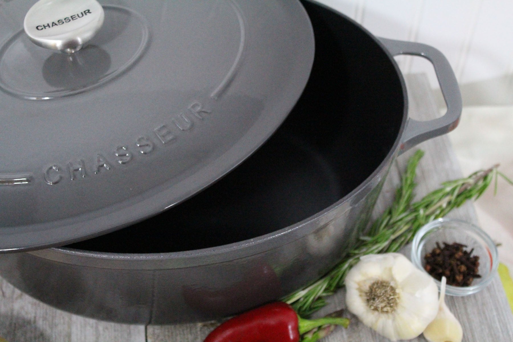  Chasseur French Enameled Cast Iron Oval Dutch Oven, 6-Quart, Caviar Grey - Default Title - Bonton