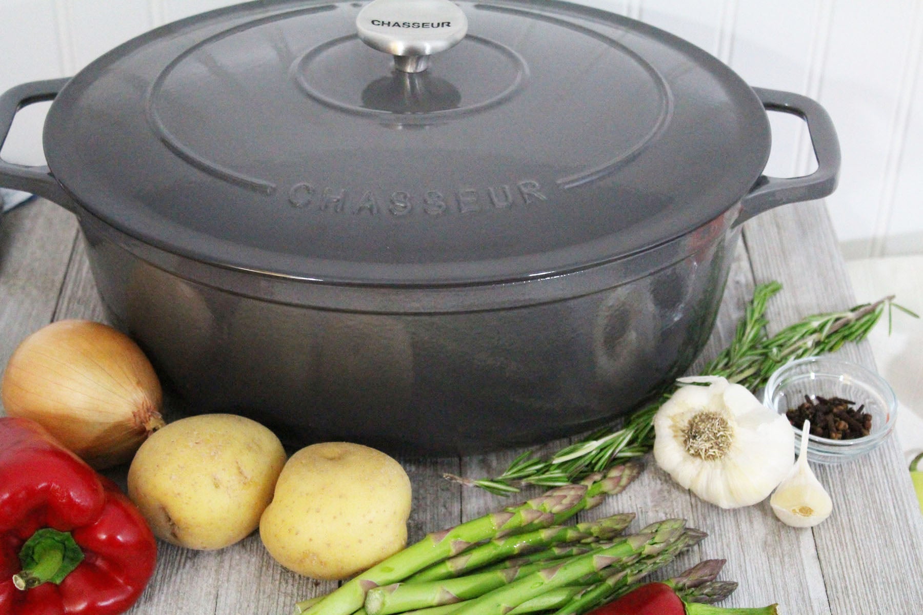  Chasseur French Enameled Cast Iron Oval Dutch Oven, 6-Quart, Caviar Grey - Default Title - Bonton