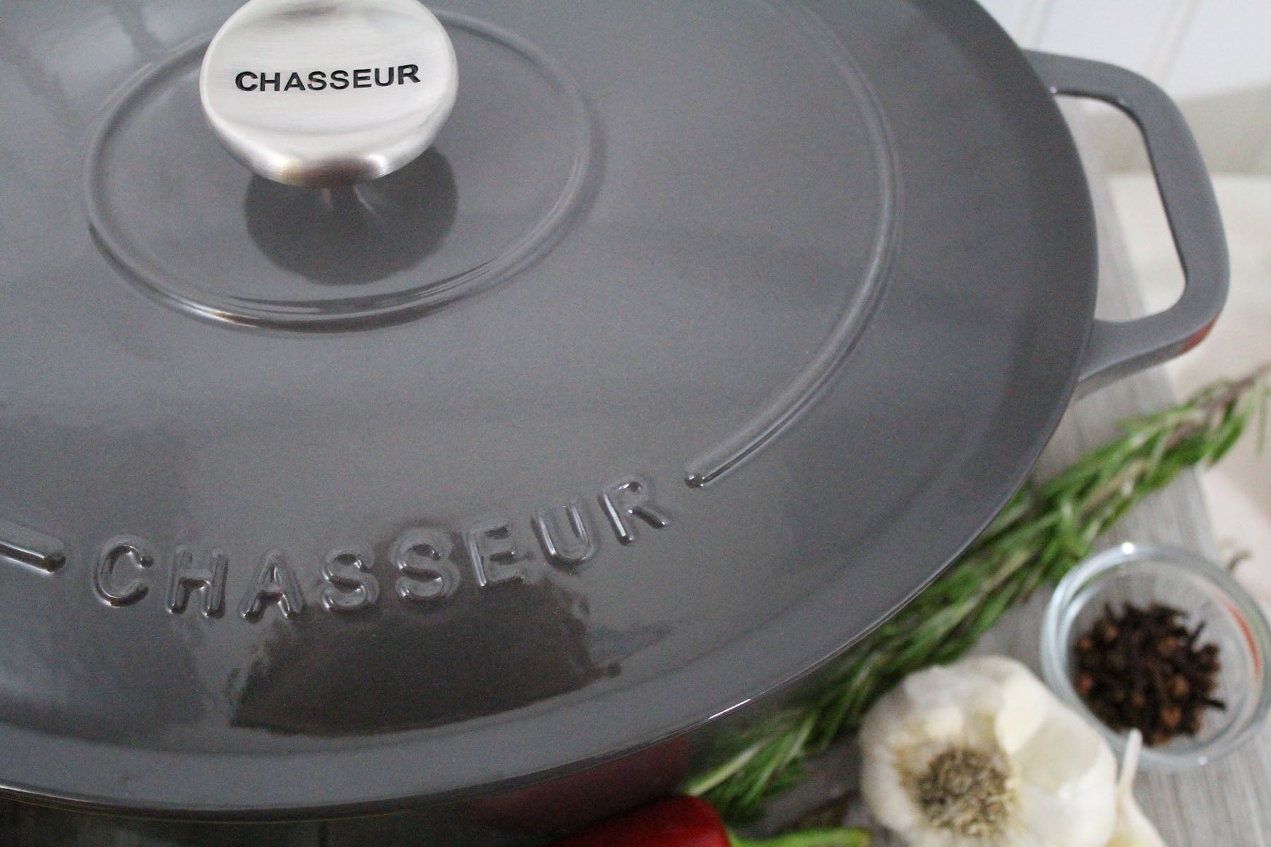  Chasseur French Enameled Cast Iron Oval Dutch Oven, 6-Quart, Caviar Grey - Default Title - Bonton