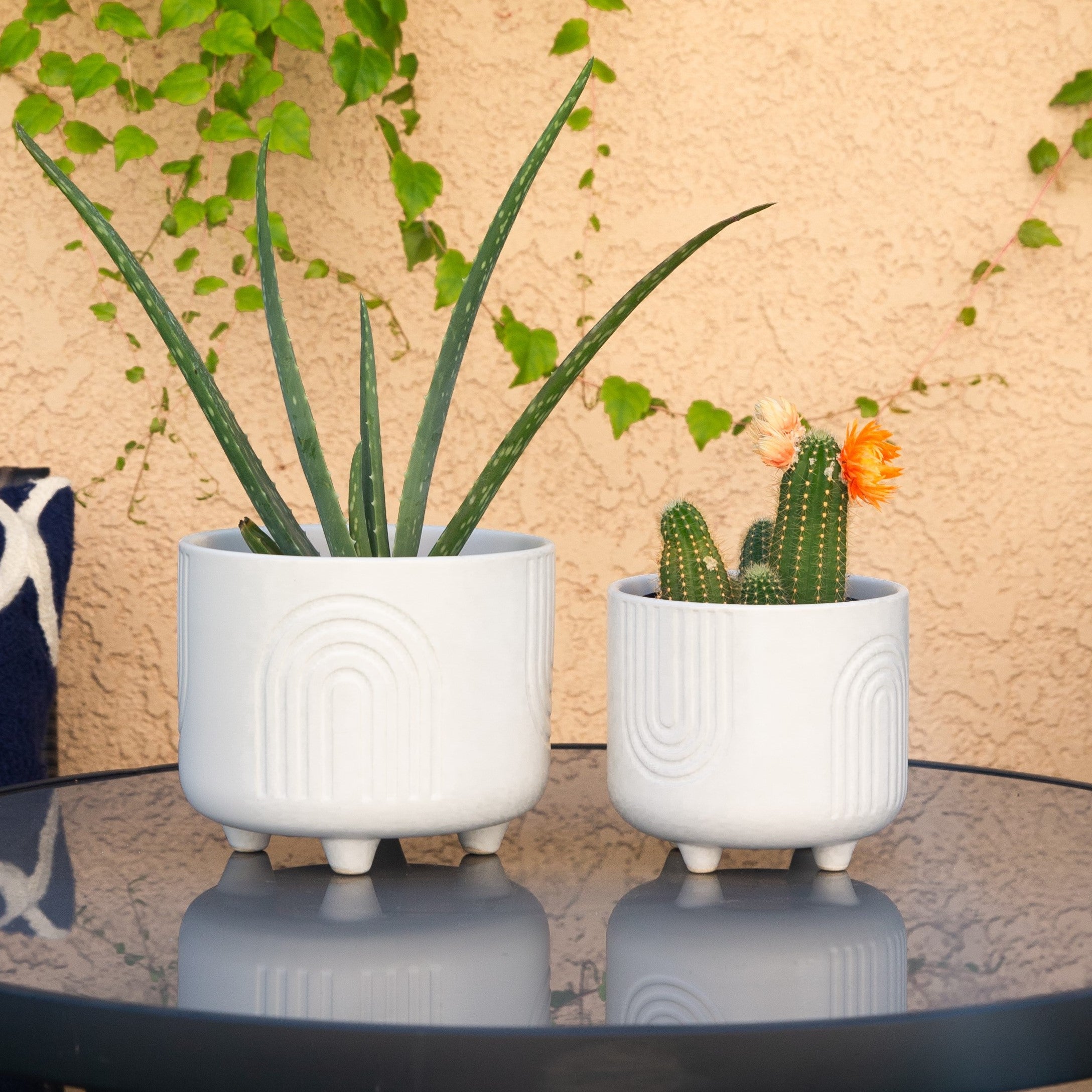  Flora Bunda Set Of 2 Matte White Arched Pattern Ceramic Footed Planter - Matte White - Bonton