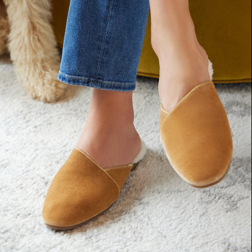  Luvons Devon Luxe Memory Foam Slippers - Camel - Bonton