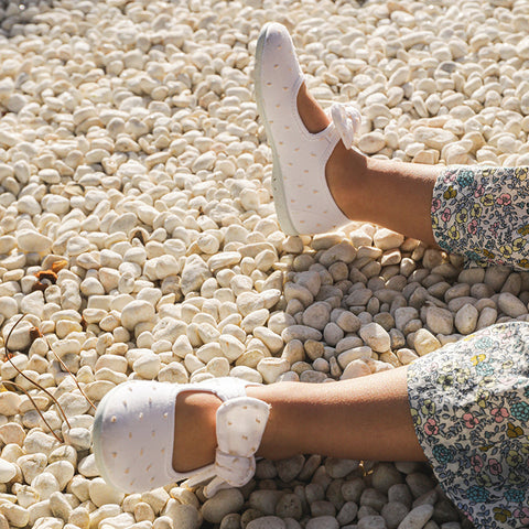 Laura White by childrenchic
