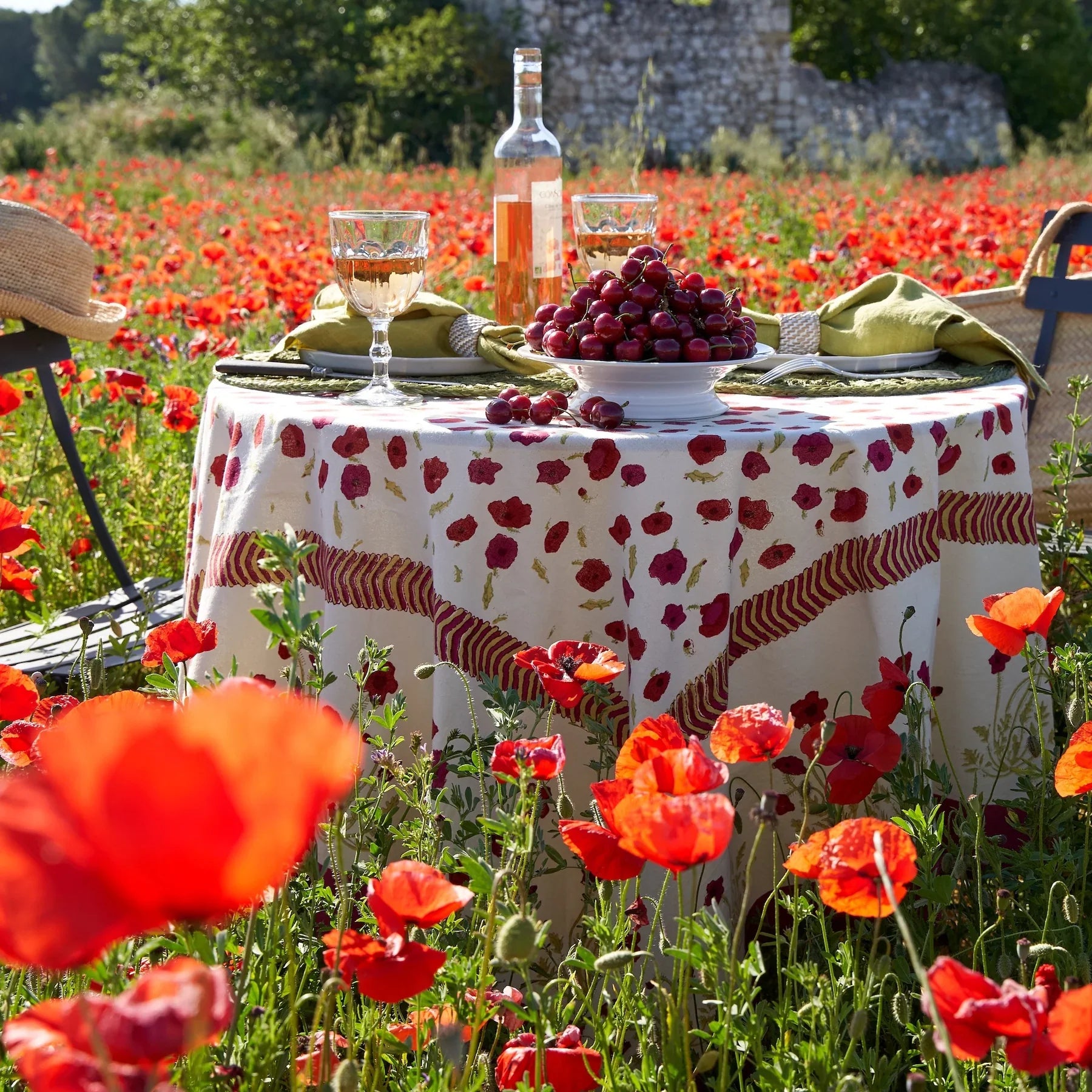  Couleur Nature Poppies Red/Green Tablecloth - Red/Green - Bonton