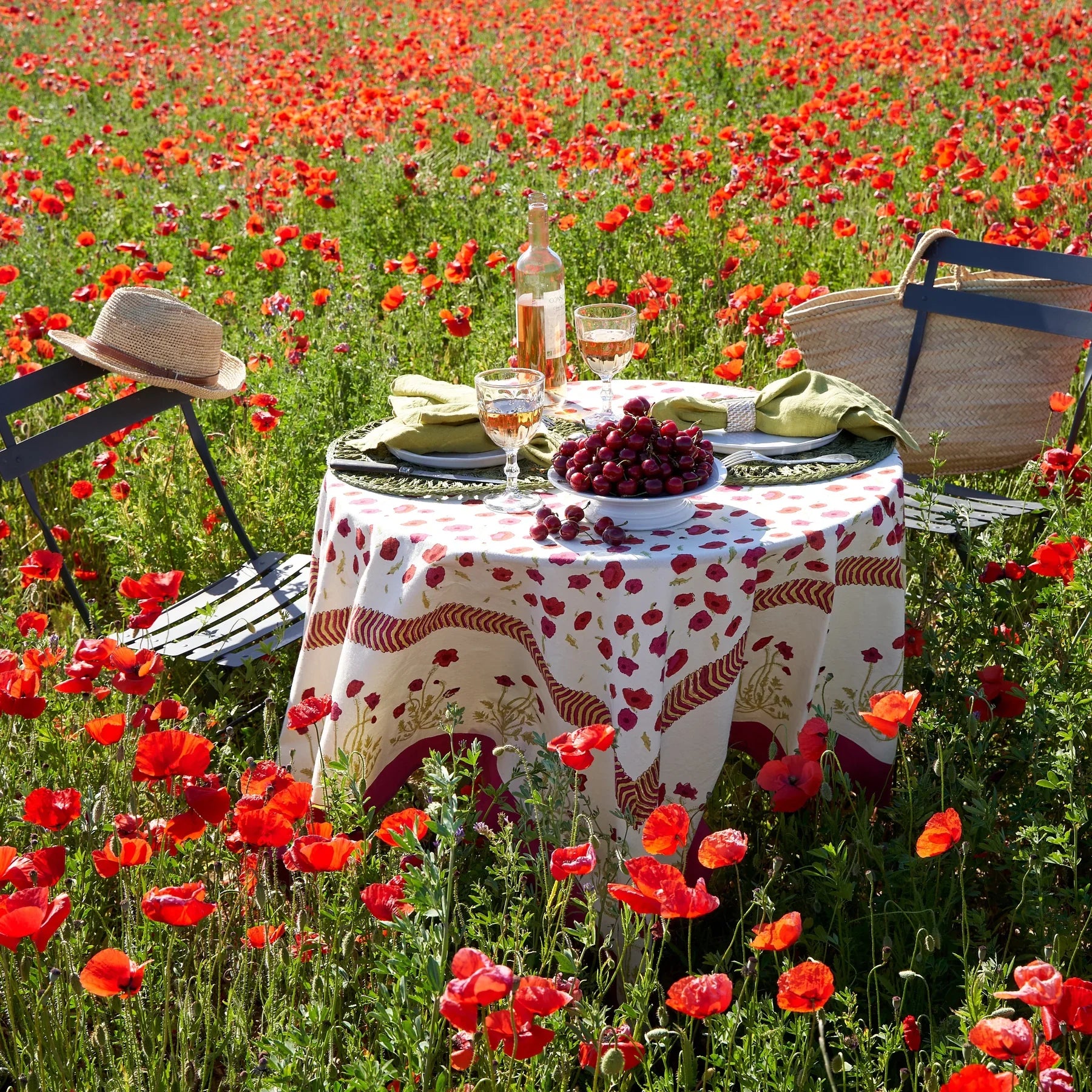  Couleur Nature Poppies Red/Green Tablecloth - Red/Green - Bonton