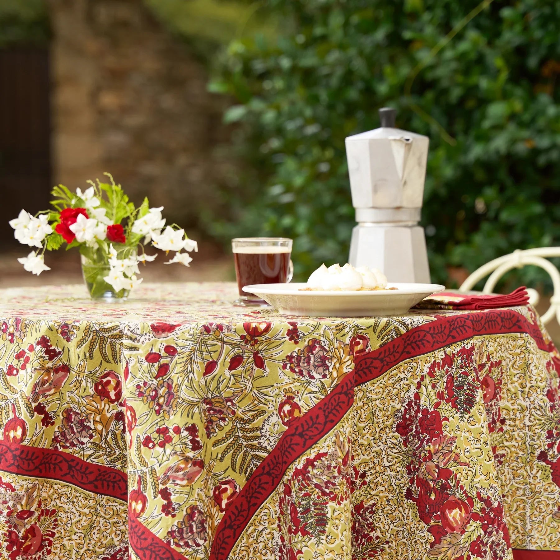  Couleur Nature Winter Garden Red/Green Tablecloth - Red/Green - Bonton