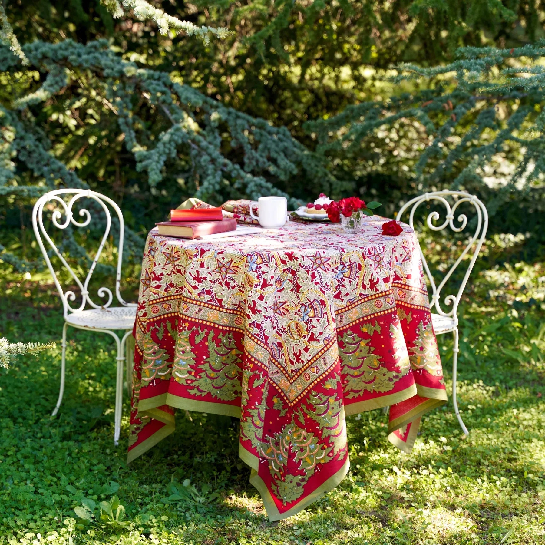  Couleur Nature Noel Red/Green Tablecloth - Red/Green - Bonton