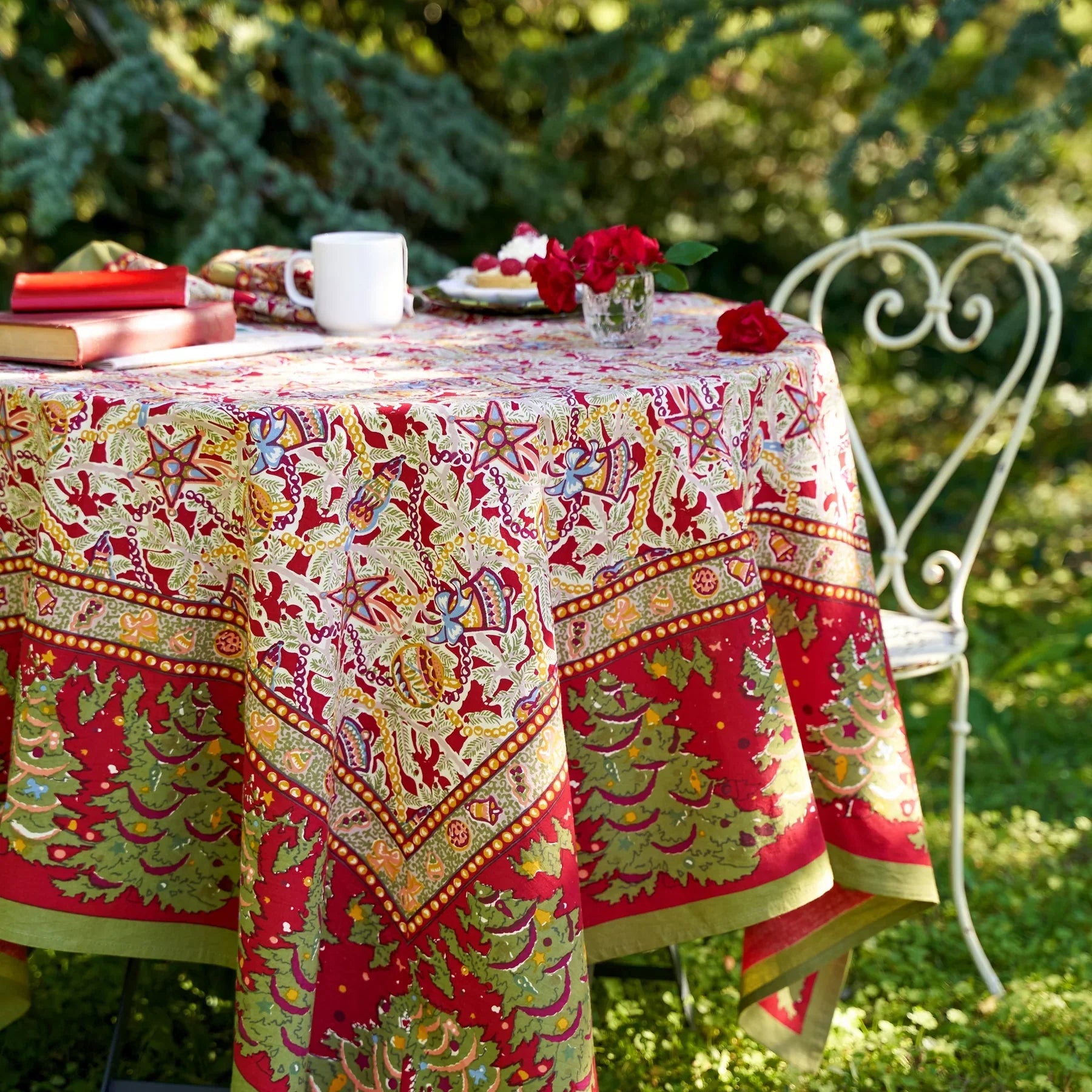  Couleur Nature Noel Red/Green Tablecloth - Red/Green - Bonton