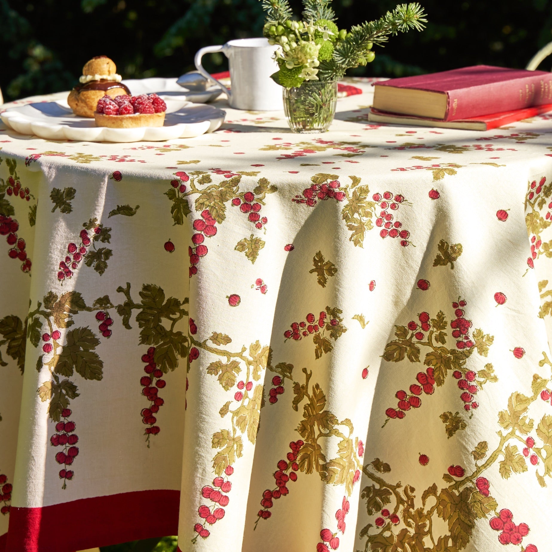  Couleur Nature Gooseberry Red/Green Tablecloth - Red/Green - Bonton