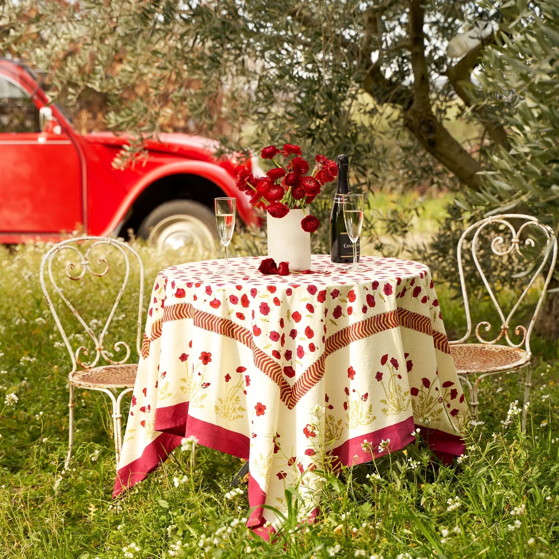  Couleur Nature Poppies Red/Green Tablecloth - Red/Green - Bonton