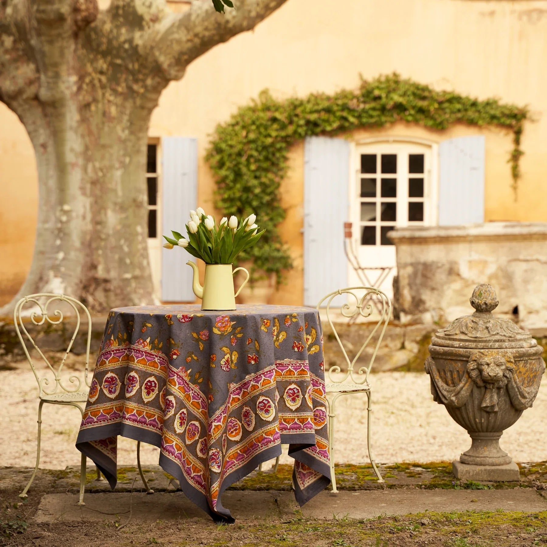  Couleur Nature Pansy Red/Grey Tablecloth - Red/Grey - Bonton