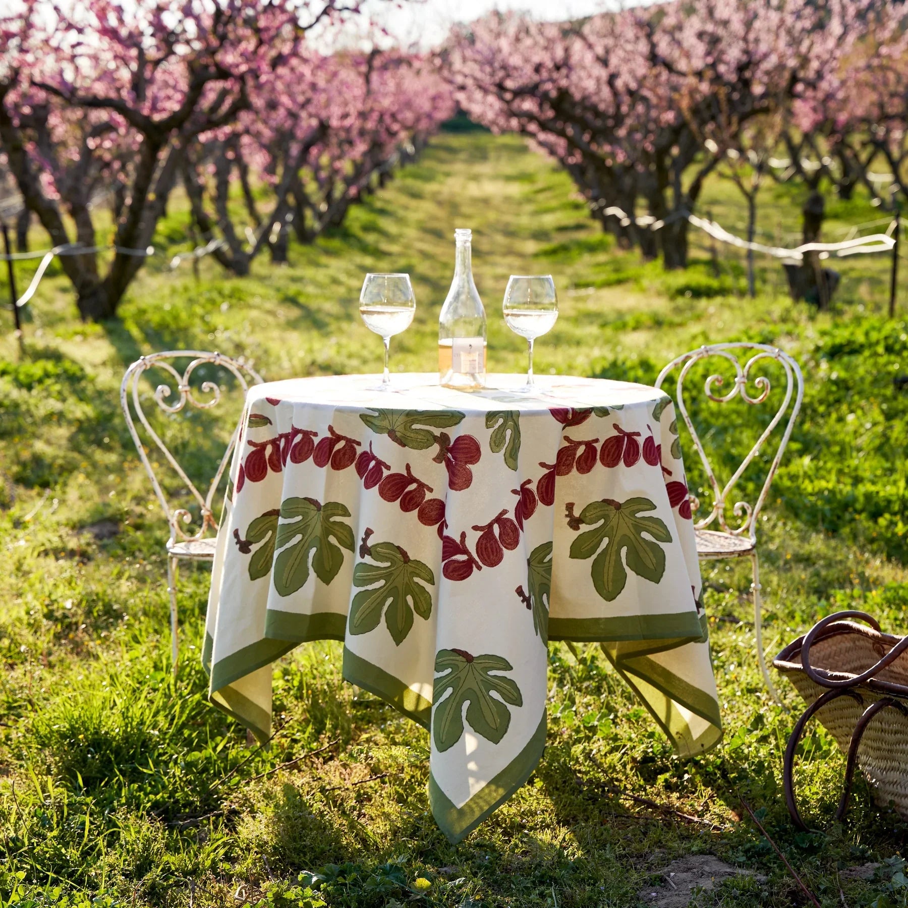  Couleur Nature Fig Red/Green Tablecloth - Red/Green - Bonton