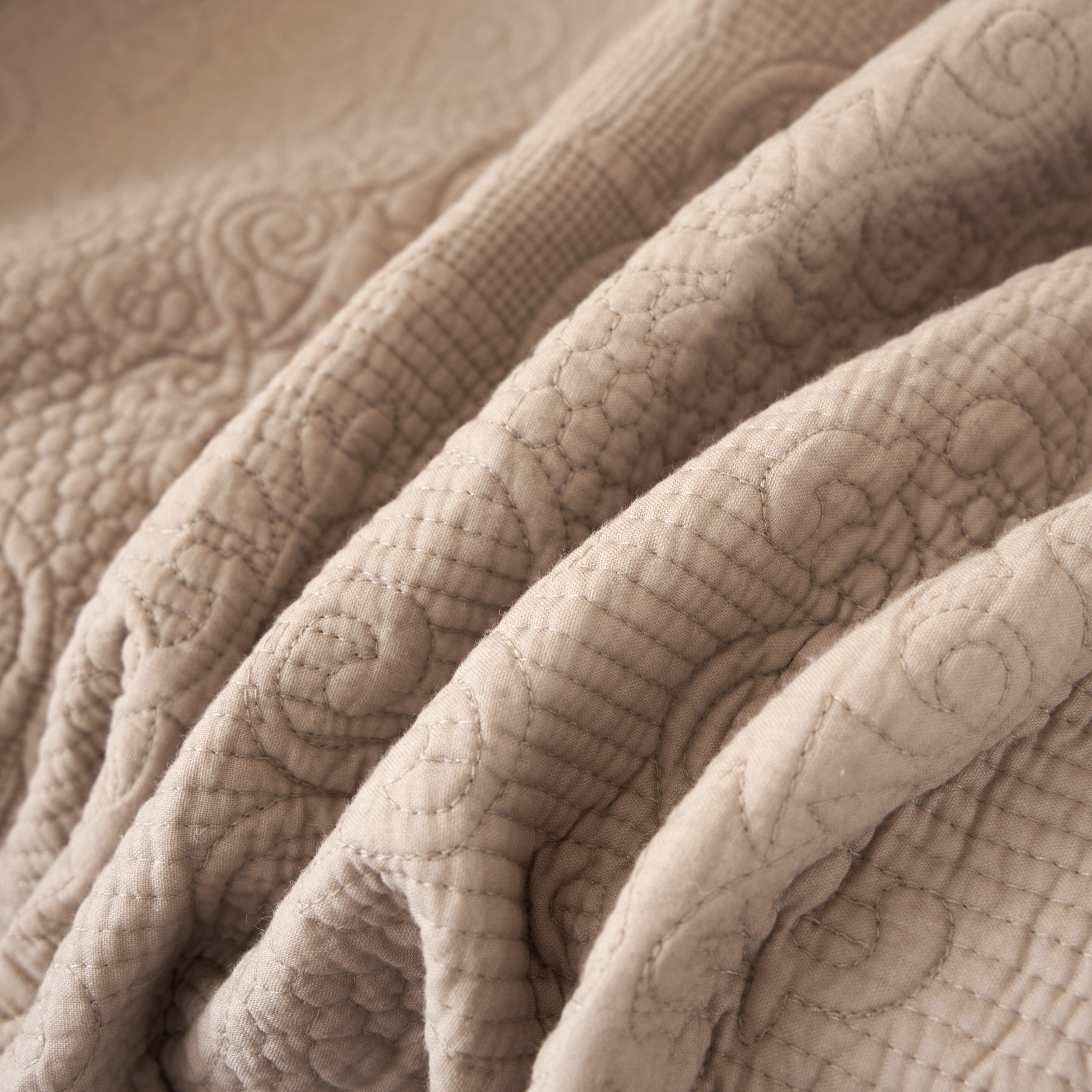  DaDa Bedding Collection DaDa Bedding Elegant Fringed Cotton Quilted Throw Blanket - Luxurious Solid Soft Paisley Pattern, Cozy Lightweight Lap Throw, Perfect for Couch or Bed, Neutral Sandy Taupe Tan Beige, 50x60 Inches by DaDa Bedding Collection - Default Title - Bonton