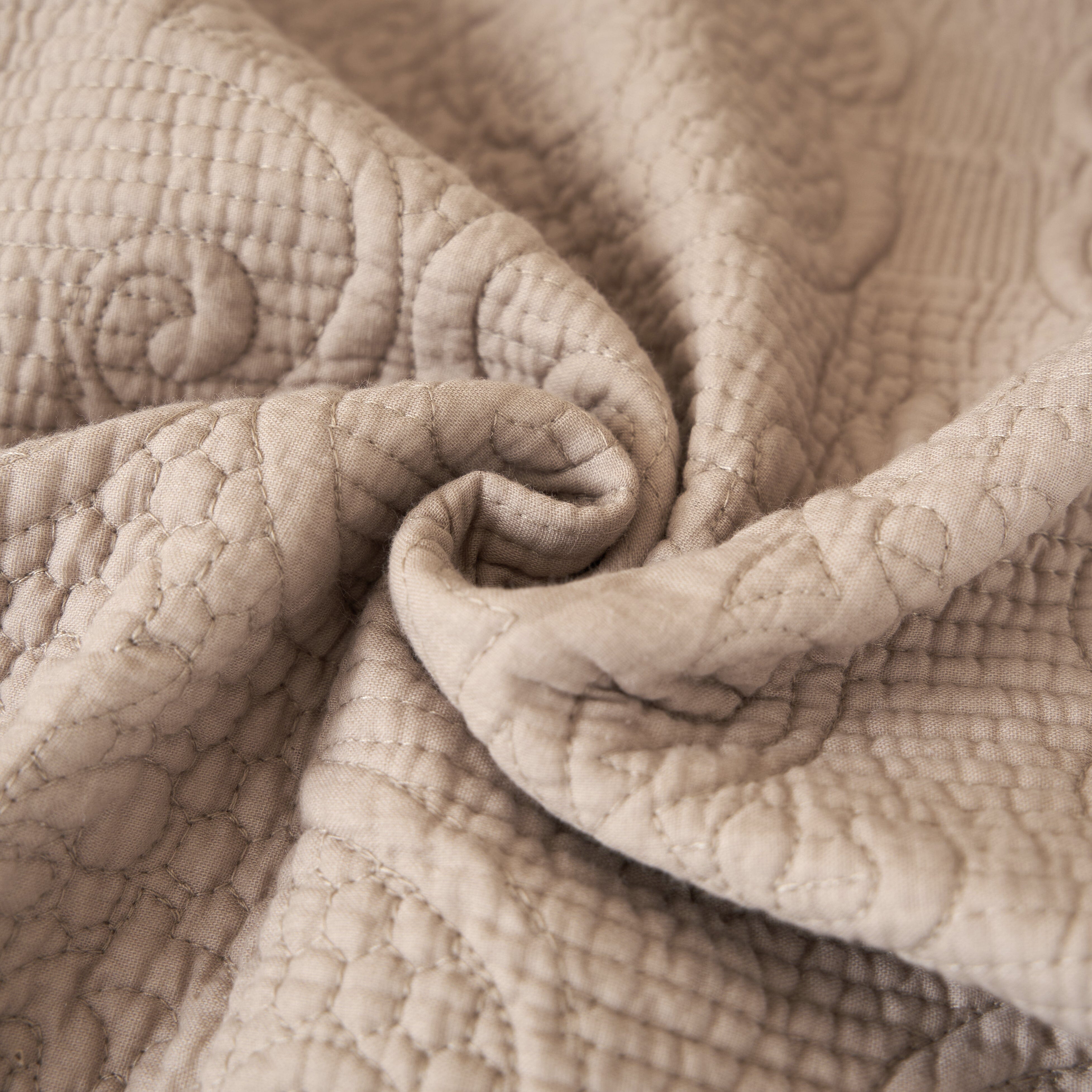  DaDa Bedding Collection DaDa Bedding Elegant Fringed Cotton Quilted Throw Blanket - Luxurious Solid Soft Paisley Pattern, Cozy Lightweight Lap Throw, Perfect for Couch or Bed, Neutral Sandy Taupe Tan Beige, 50x60 Inches by DaDa Bedding Collection - Default Title - Bonton