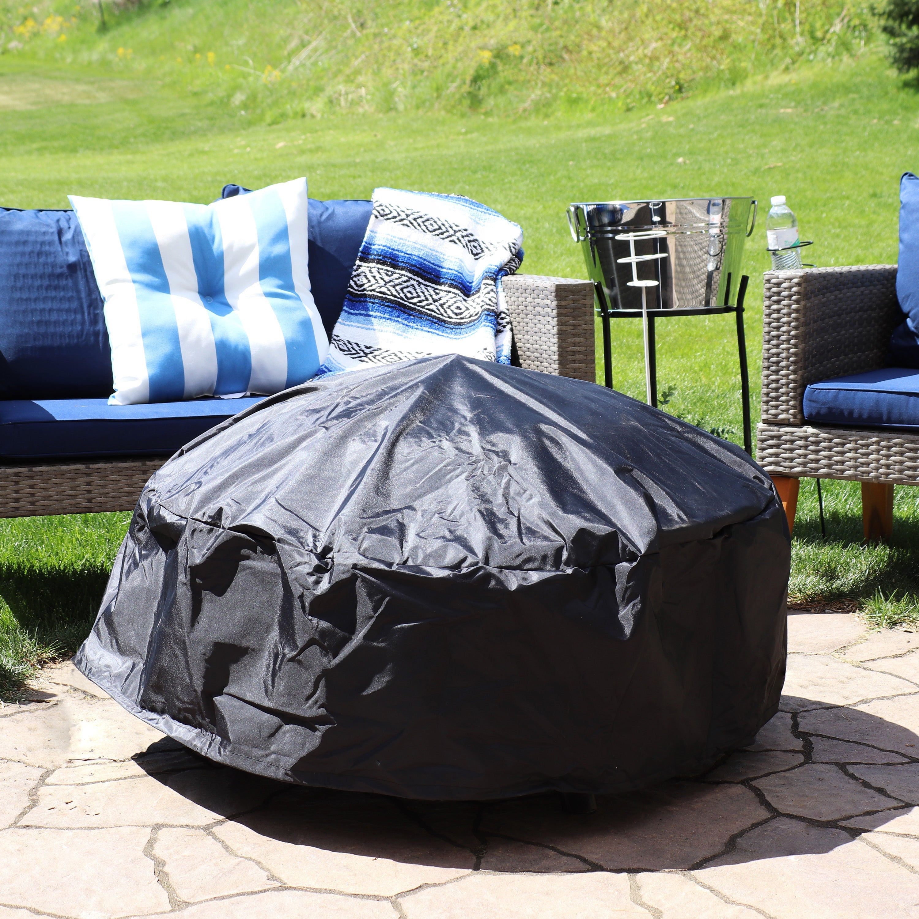  Sunnydaze Decor Heavy-Duty Round Fire Pit Cover with Toggle Closure - Black - Bonton