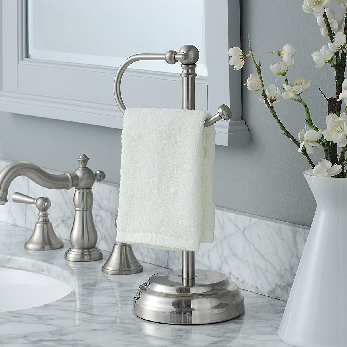  Classic Decorative Metal Fingertip Towel Holder Stand for Bathroom - Silver - Bonton