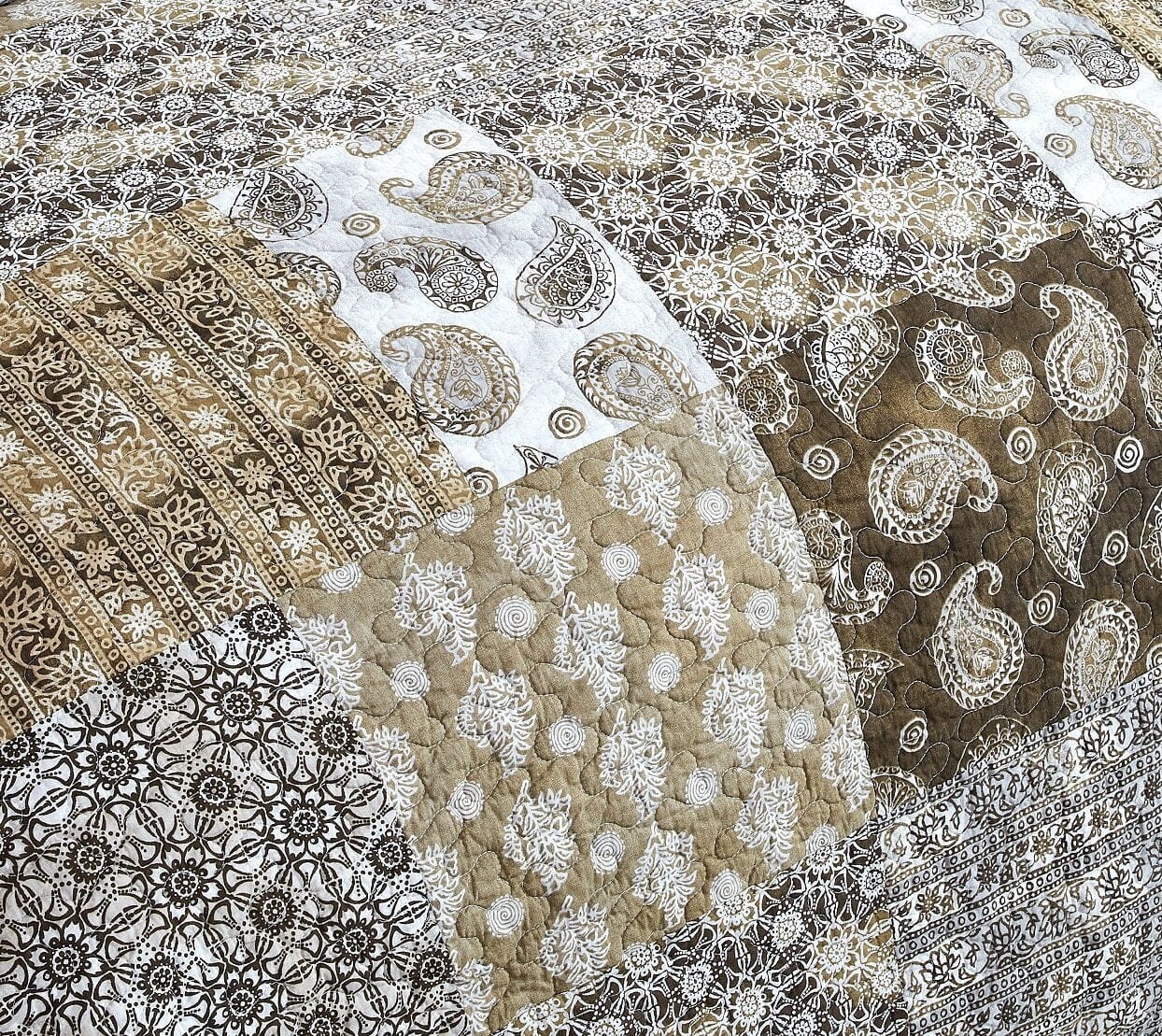  DaDa Bedding Collection DaDalogy Bedding Bed in a Bag Bundle Set - Bohemian Paisley Dreams Floral Olive Brown Patchwork Bedspread Set (JHW885) by DaDa Bedding Collection - Twin - Bonton