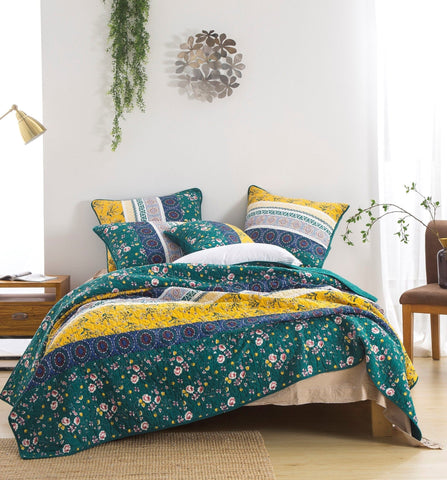 DaDa Bedding Bohemian Patchwork Bed of Wild Flowers Floral Gardenia Green Bedspread Set (JHW-886) by DaDa Bedding Collection