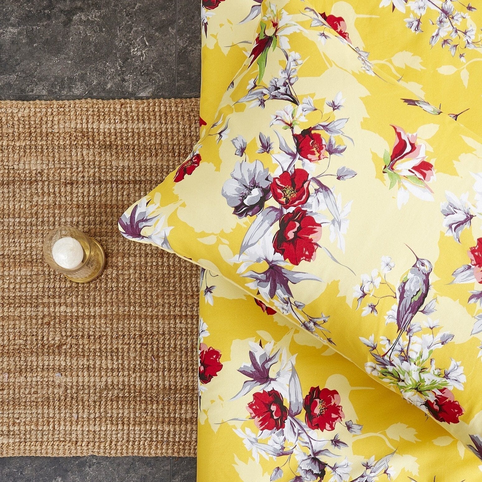  DaDa Bedding Collection DaDa Bedding Sunshine Yellow Hummingbirds Floral Fitted Bed Sheet w/ Pillow Cases (JHW-925) by DaDa Bedding Collection - California King - Bonton