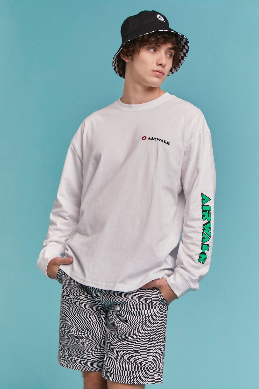  Forever 21 Airwalk Skateboard Long-Sleeve Tee - white multi - Bonton