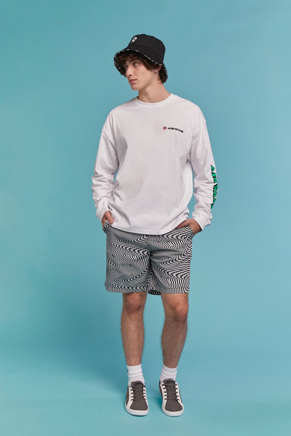  Forever 21 Airwalk Skateboard Long-Sleeve Tee - white multi - Bonton