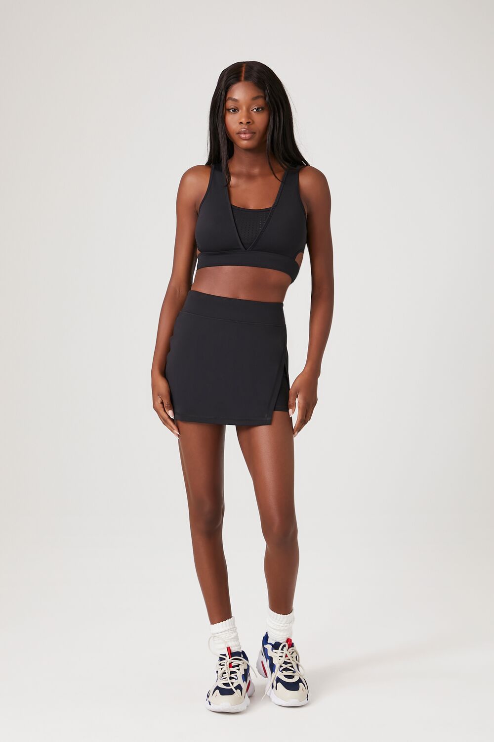  Forever 21 Perforated V-Neck Sports Bra - black - Bonton