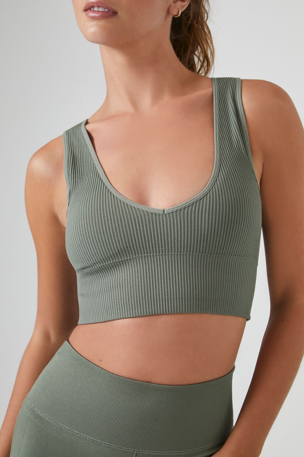  Forever 21 Seamless Scoop-Neck Sports Bra - dark olive - Bonton