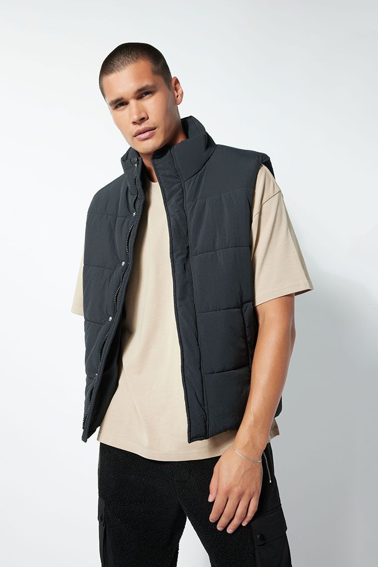  Forever 21 Unisex Funnel Neck Puffer Vest - black-swatch - Bonton