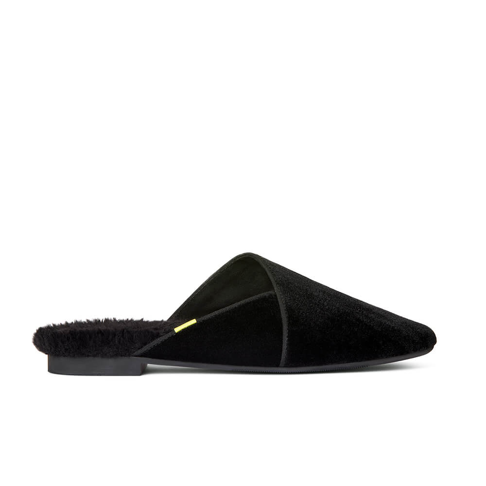  Luvons Devon Luxe Memory Foam Slippers - Black - Bonton