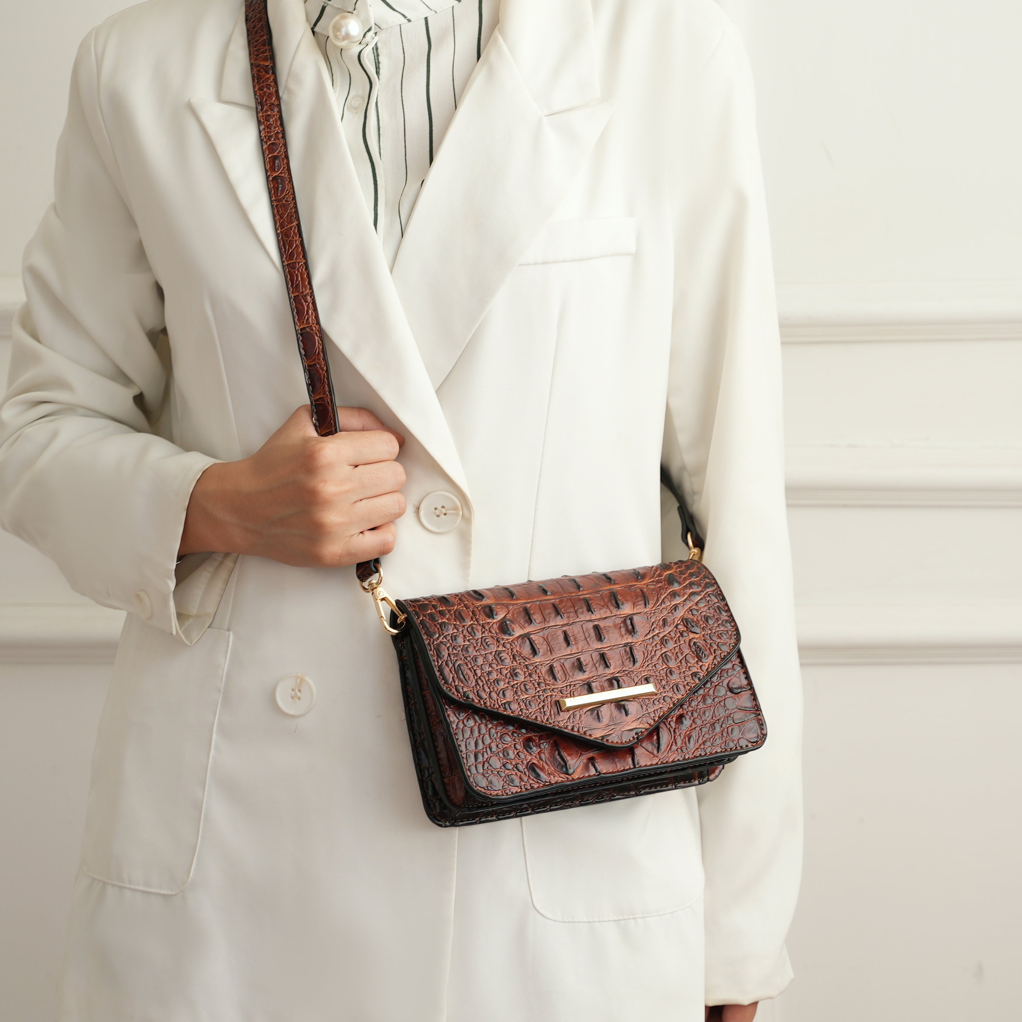  MKF Collection Vanta Solid Croc Saddle Bag - Croco Black - Bonton